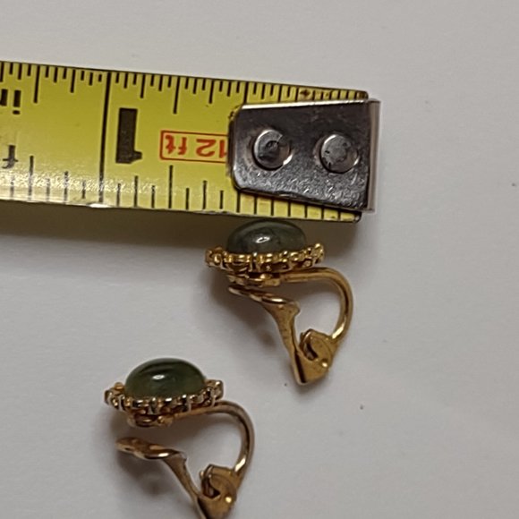 Vintage Green And Gold Tone Clip On Earrings - Picture 11 of 15